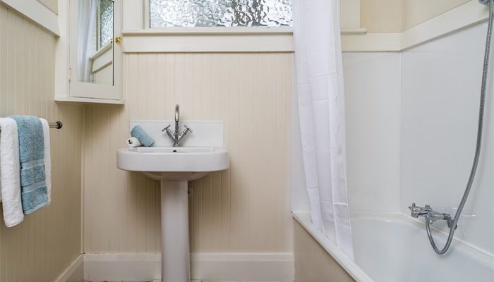 Cost-Effective Small Bathroom Remodel Tips for Tight Budgets